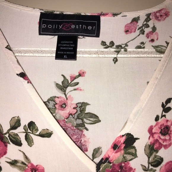 🛍🌸White Blossom Knotted Kimono Top🌸 - Picture 2 of 3